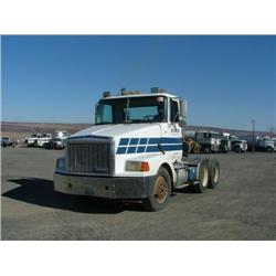 1990 White Volvo Conv - Day Cab