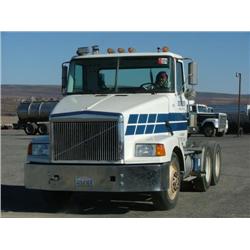 1990 White Volvo Conv - Day Cab