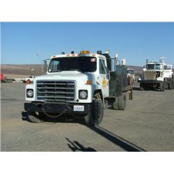 1982 IHC Service Truck - Diesel, 5&2 spd