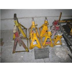 (9) Jack Stands & Wheel Block