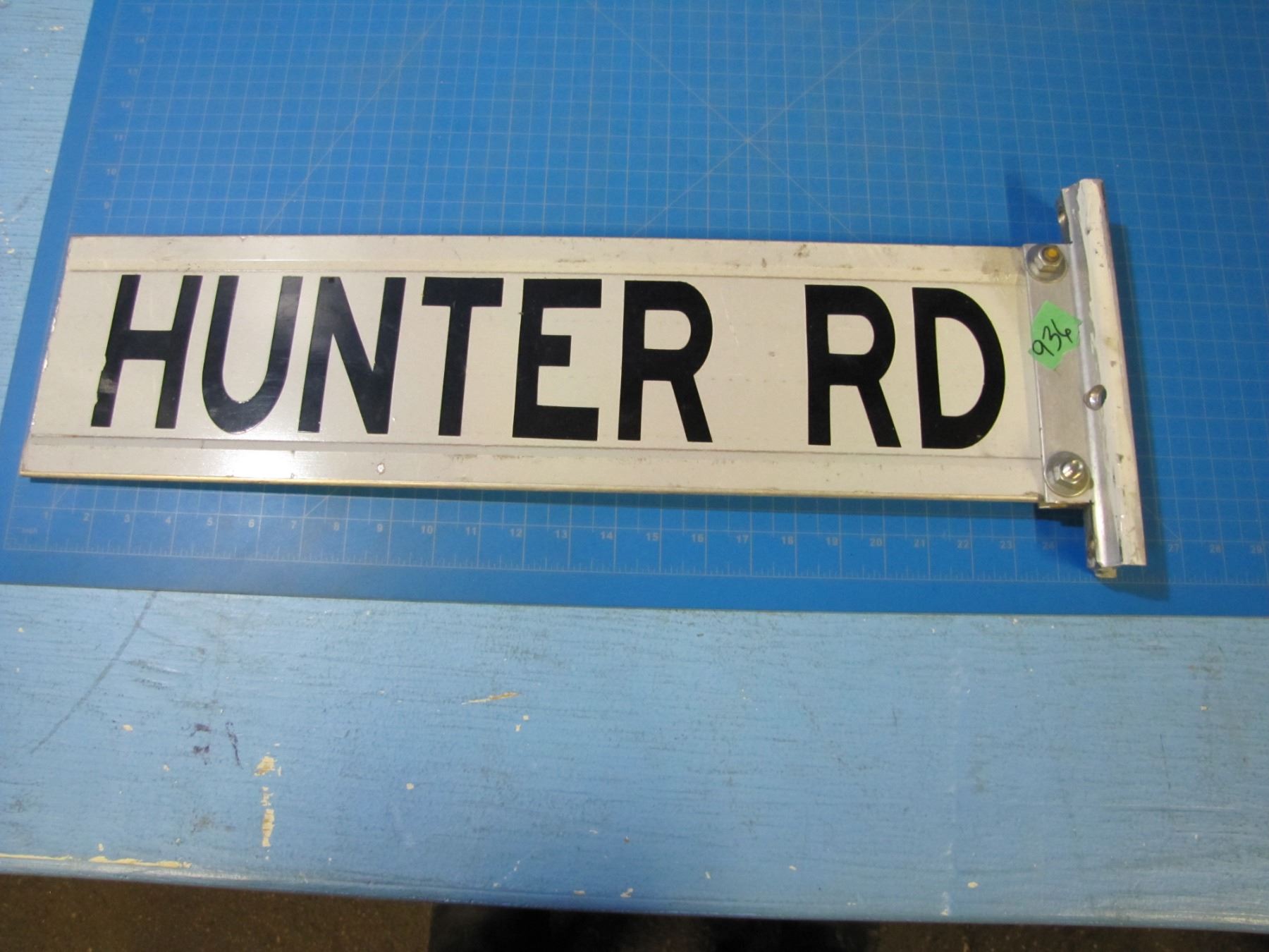 HUNTER RD -- road sign