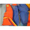 Image 2 : LOT OF 4 LIFE JACKETS