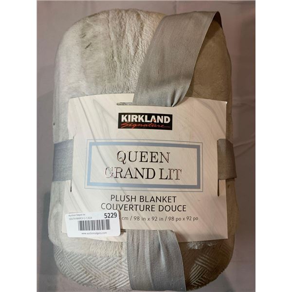 Kirkland Queen Grand Lit Plush Blanket