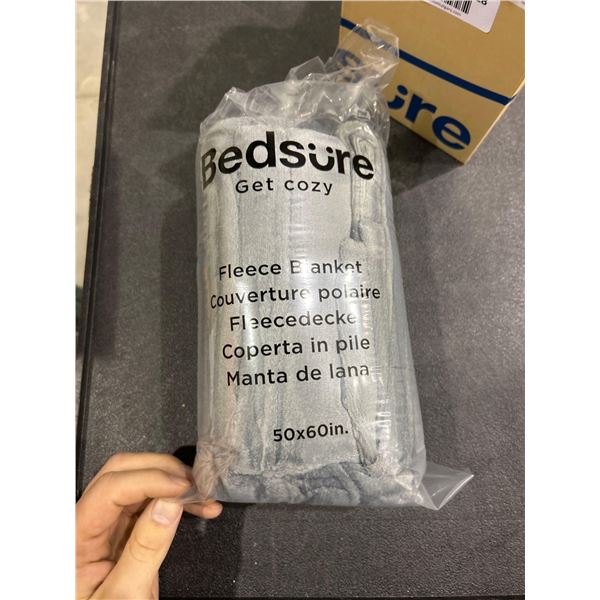 Bedsure fleece blanket 50"x60" , standard size blanket