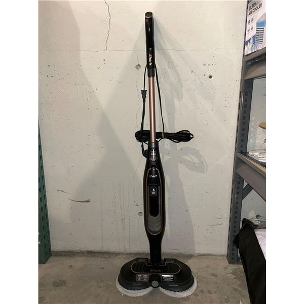 Shark steam and scrub mop with 2 extra cleaning pads