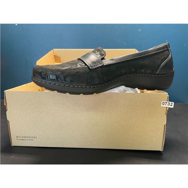 Lot of 1 Pair of Clarks Cora Daisy Slip-On Shoes - Size 8.5 - Brand New!