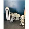 Image 3 : Lot of 1 Nintendo Wii Console with Cords, Controller & 3 Games - Used (Powers On)