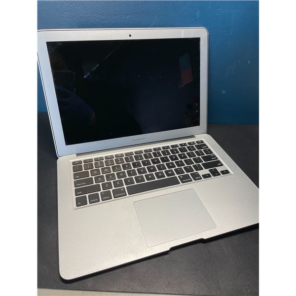 Lot of 1 MacBook Air (Model: A1466) - Used