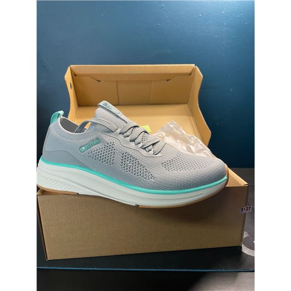 Lot of 1 Pair of Cestfini Sneakers for Women - Brand New in Box - Size 7.5