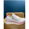 Image 2 : Lot of 1 Pair of Cestfini Sneakers for Women - Brand New in Box - Size 7