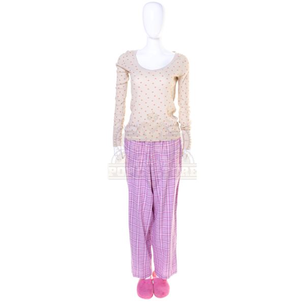 Burning Plain, The – Mariana's (Jennifer Lawrence) Pajama Outfit - 34-55