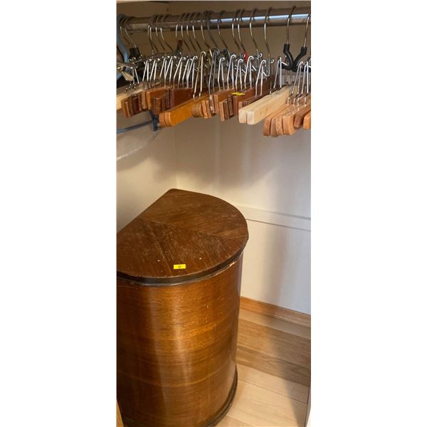 Hamper & Wood Hangers & Plastic Hangers