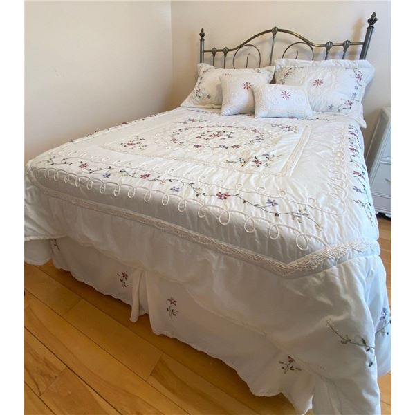 Double Bed With Memory Foam Metal Frame