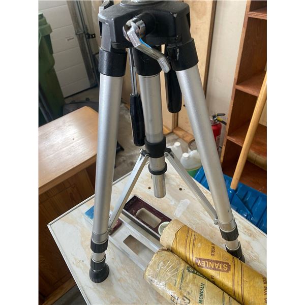 Level Collection Tripod