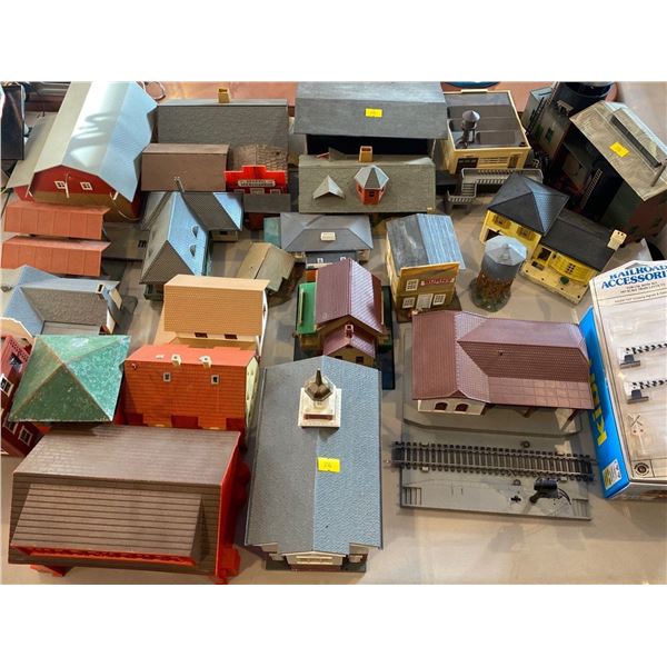 HO Village Train Decor