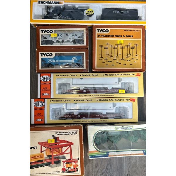 Huge Vintage Mixed Lot of HO Scale Flat Car, Box Car, & Miniature Train Parts and Cars or sets Rare!