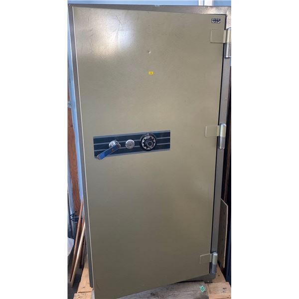 Large Safety Vault Safe Or Gun Safe 7ft tall 4ft x4ft