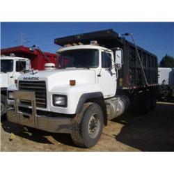 2003 MACK RD688S T/A DUMP