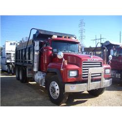 2002 MACK RD688S T/A DUMP