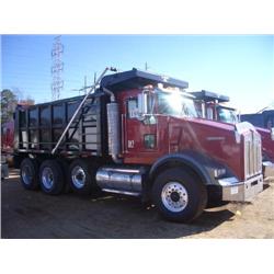 1999 KENWORTH T800 TRI-AXLE DUMP