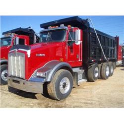 1998 KENWORTH T800 TRI-AXLE DUMP