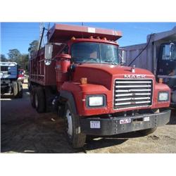 1995 MACK RD690S T/A DUMP