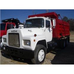 1980 MACK R686ST T/A DUMP