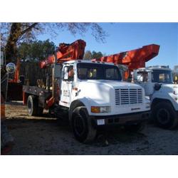 1990 INTERNATIONAL 4900 HYDRAULIC BOOM TRUCK