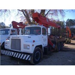 1973 MACK R611 T/A HYDRAULIC BOOM TRUCK
