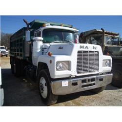 1988 MACK T/A DUMP
