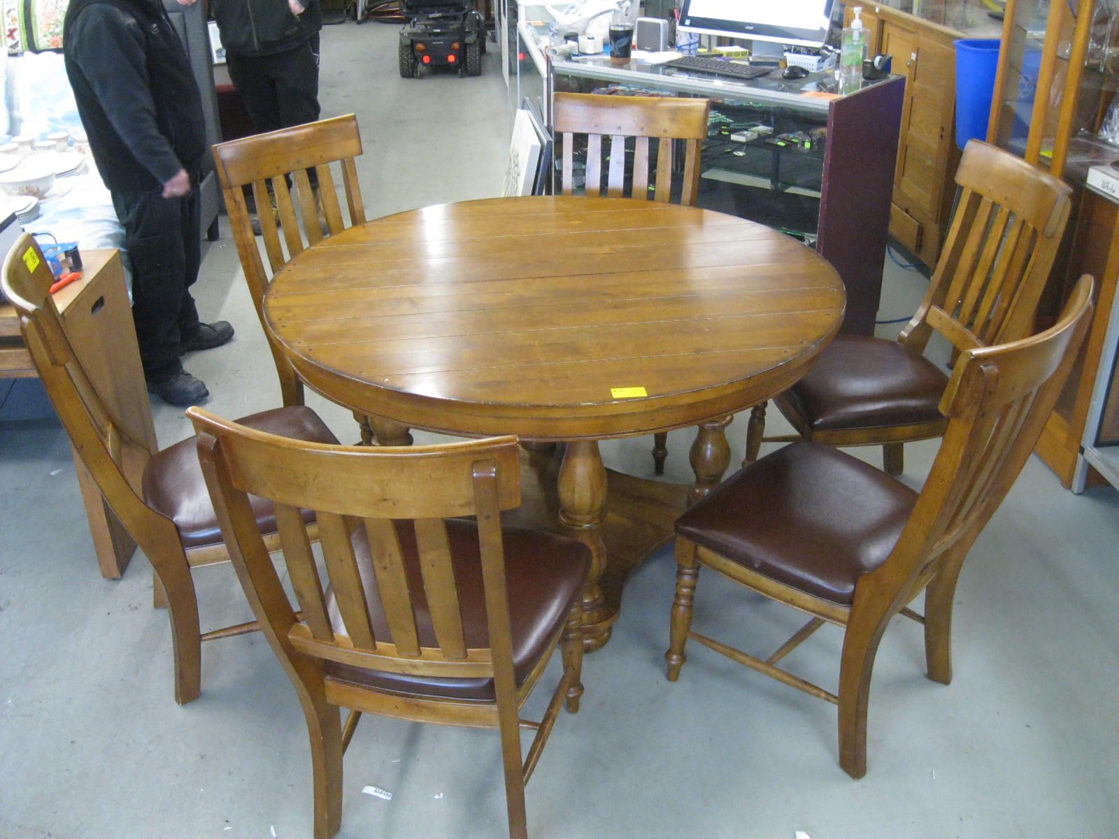 LG. DINING TABLE W/1 LEAF & 6 CHAIRS
