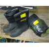 Image 1 : PAIR OF RUBBER STEEL TOED INSULATED BOOTS & ZIPPERED BLANKET