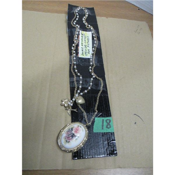 2 NECKLACES & POCKET