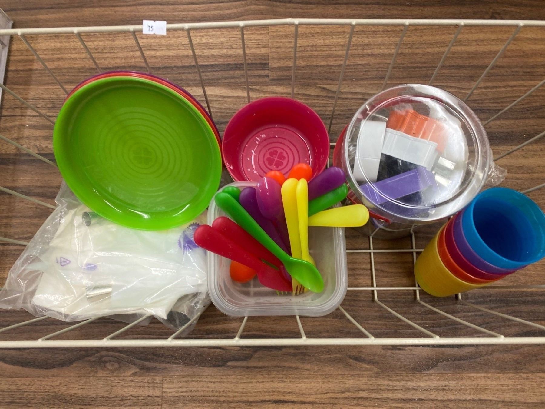 Assorted Kitchen Items - Beck Auctions Inc.