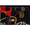 Image 2 : RESIN & BAKELITE FASHION JEWELRY (8 PCS)