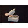 Image 2 : CARVED JADEITE BIRD ON MARBLE STAND W/14K LEAVES