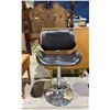 Image 2 : CHROME BASE WOOD & LEATHER ADJUSTABLE BAR STOOL
