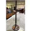 Image 2 : BARLEY TWIST FLOOR LAMP WITH SHADE