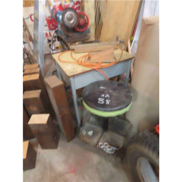 Mechanic Parts Stool on Wheels, School Desk