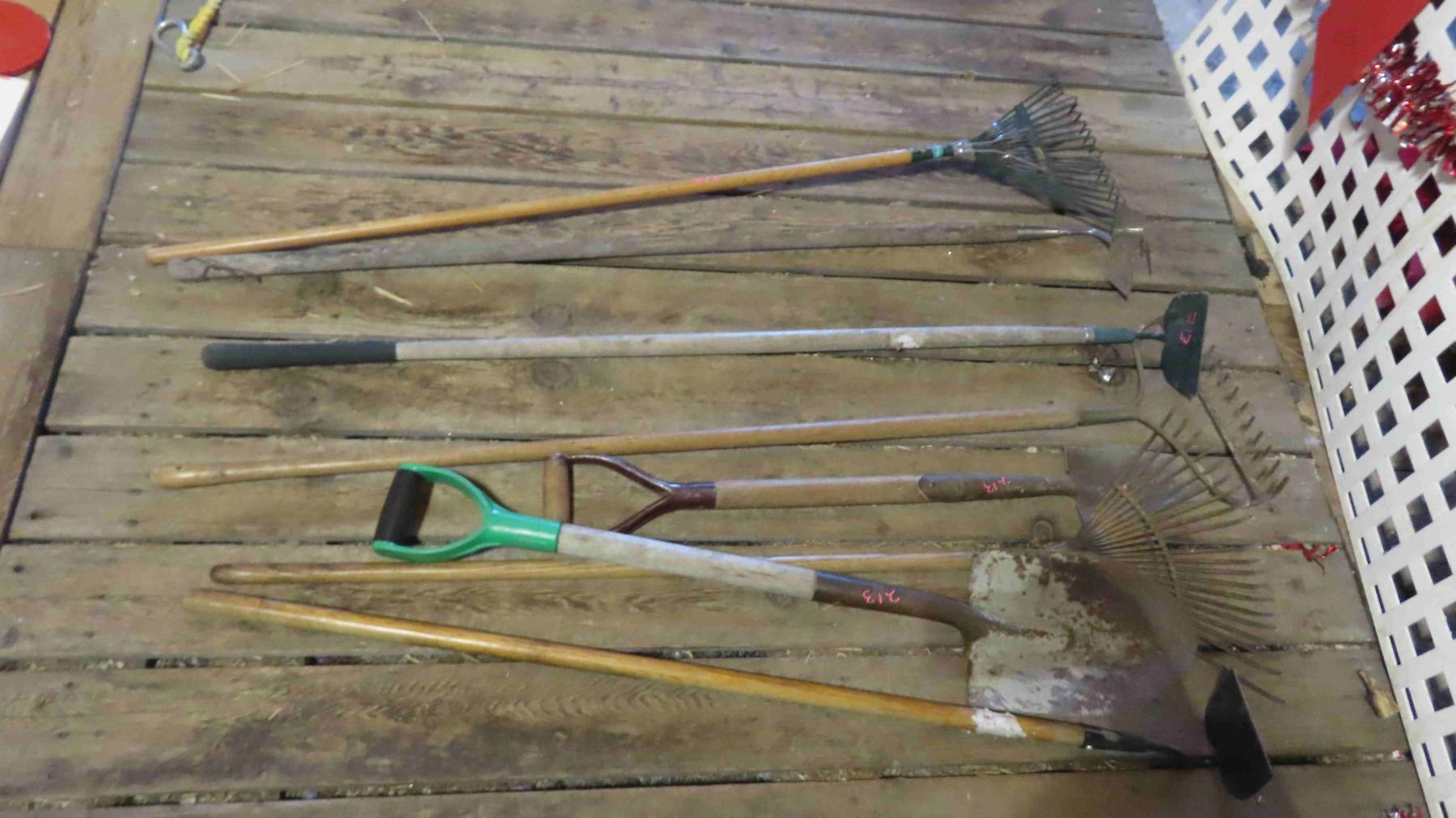 6 Hand Yard Tools ; Shovel, Spade, Rake, Hoes