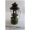 Image 1 : Coleman 1988 Military Lantern - Cracked Glass