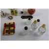 Image 4 : Assorted Trinkets - Salt and Pepper Shakers