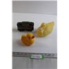 Image 1 : (2) Plastic Ducks, Toy Train