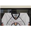 Image 2 : * Framed Signed Oilers Hockey Jersey - 32 x 40