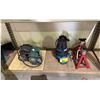 Image 1 : SHELF OF JACK STANDS, SUBMERSIBLE PUMP AND MINI BENCH GRINDER