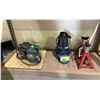 Image 2 : SHELF OF JACK STANDS, SUBMERSIBLE PUMP AND MINI BENCH GRINDER