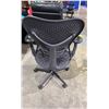 Image 3 : HERMAN MILLER OFFICE CHAIR *SEAT DAMAGE*
