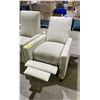Image 2 : FABRIC PUSH BACK RECLINER *NEEDS CLEANING*