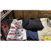 Image 2 : SHELF LOT OF ASSORTED CLOTHING INCLUDING: T-SHIRTS, SWEATPANTS, VEST AND MORE