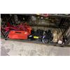 Image 1 : SHELF LOT OF SHOES, BAGS AND TOQUES